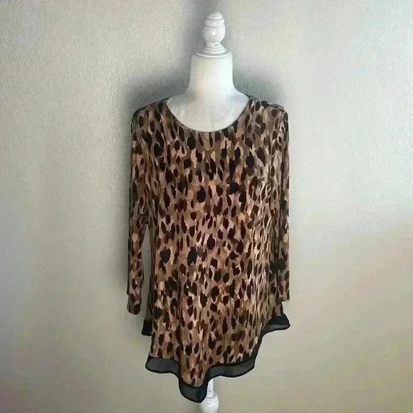 Carmen Marc Valvo - Plus Size Printed Top with Chiffon Hem - Picture 4 of 9